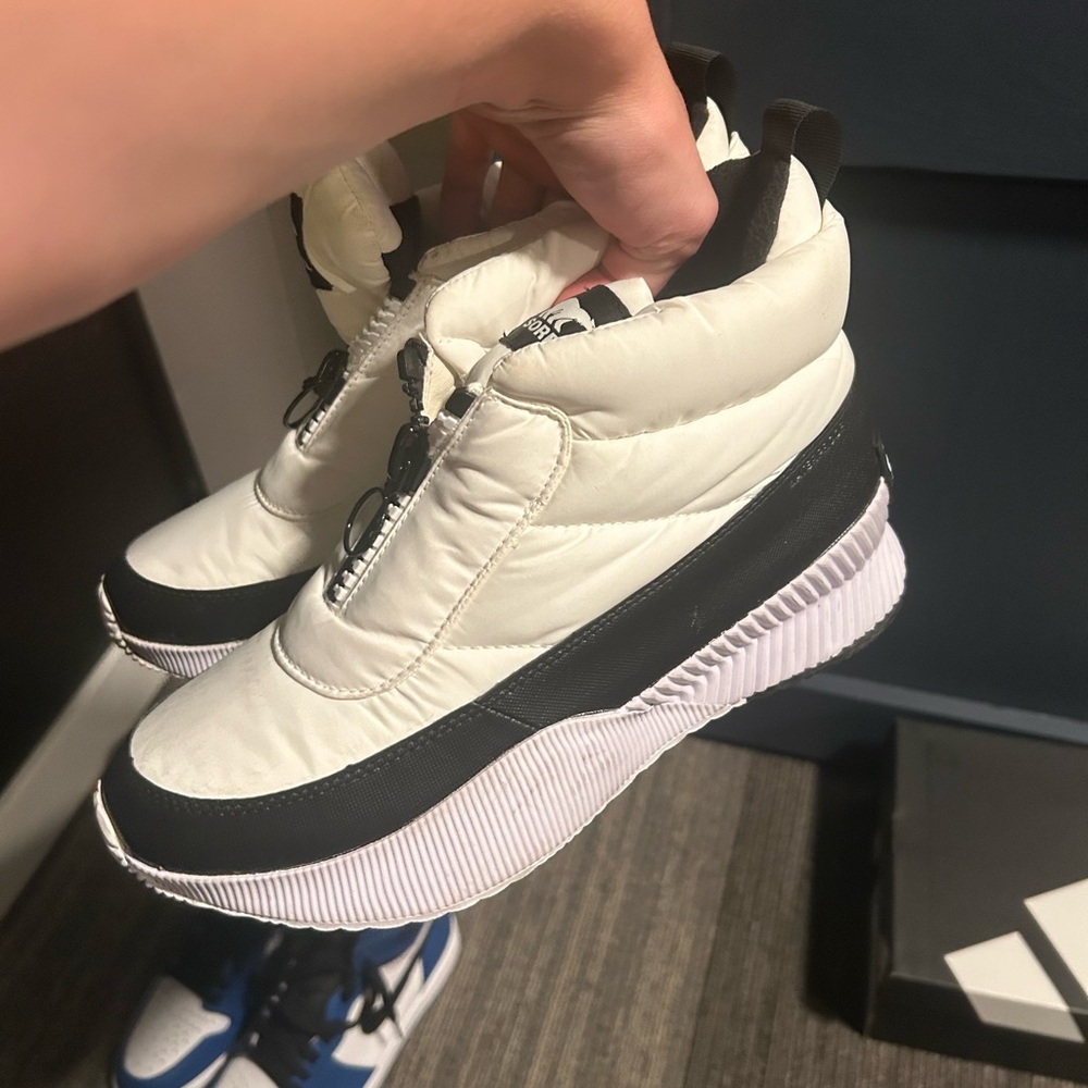 white and black sorels